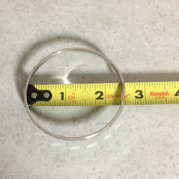 Silver beveled brushed bangle bracelet - Picture 6 of 6